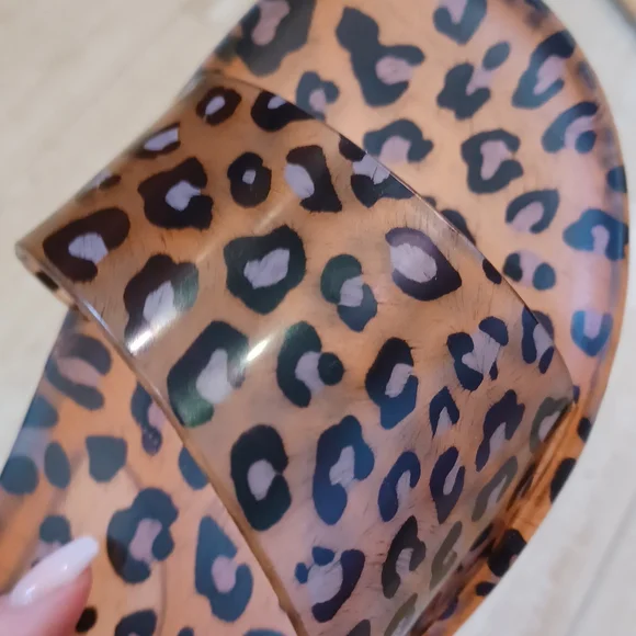 Beach by Matisse Leopard Print Slides - Picture 4 of 7